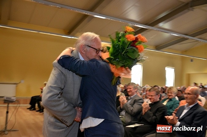 Zdjęcie w galerii na portalu naszraciborz.pl: Powstała monografia Pietrowic Wielkich w języku polskim i czeskim wiadomości z regionu