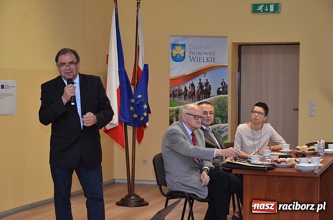 Zdjęcie w galerii na portalu naszraciborz.pl: Powstała monografia Pietrowic Wielkich w języku polskim i czeskim wiadomości z regionu