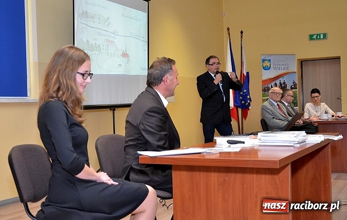 Zdjęcie w galerii na portalu naszraciborz.pl: Powstała monografia Pietrowic Wielkich w języku polskim i czeskim wiadomości z regionu