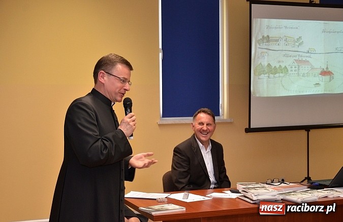 Zdjęcie w galerii na portalu naszraciborz.pl: Powstała monografia Pietrowic Wielkich w języku polskim i czeskim wiadomości z regionu