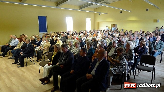 Zdjęcie w galerii na portalu naszraciborz.pl: Powstała monografia Pietrowic Wielkich w języku polskim i czeskim wiadomości z regionu