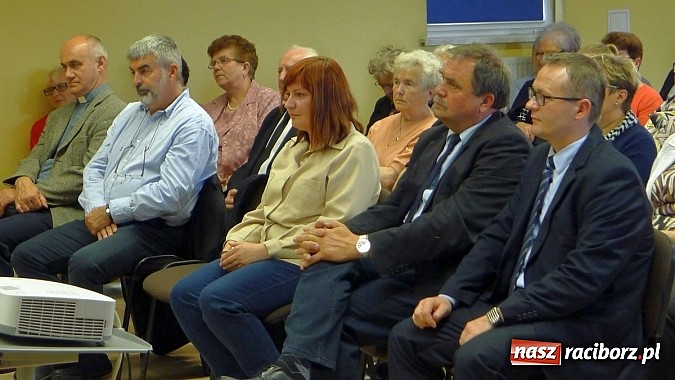 Zdjęcie w galerii na portalu naszraciborz.pl: Powstała monografia Pietrowic Wielkich w języku polskim i czeskim wiadomości z regionu