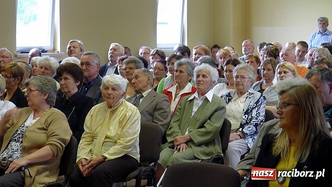 Zdjęcie w galerii na portalu naszraciborz.pl: Powstała monografia Pietrowic Wielkich w języku polskim i czeskim wiadomości z regionu