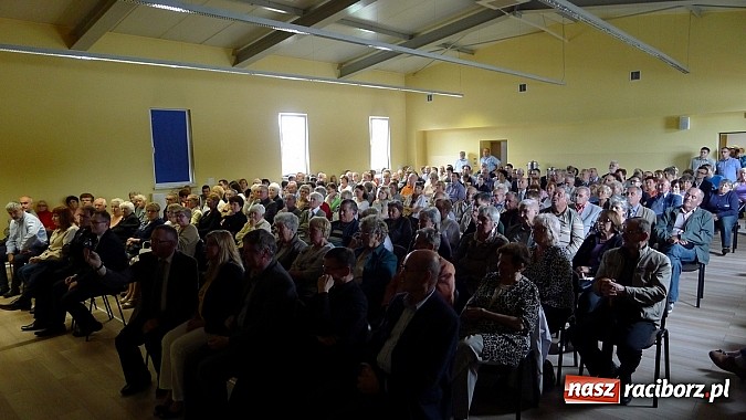 Zdjęcie w galerii na portalu naszraciborz.pl: Powstała monografia Pietrowic Wielkich w języku polskim i czeskim wiadomości z regionu