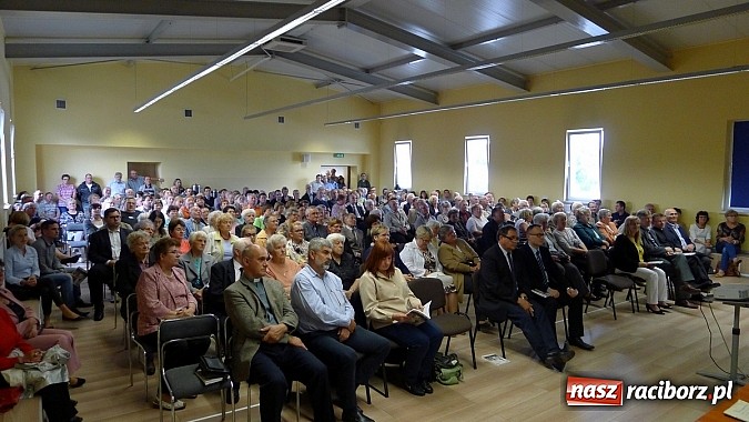 Zdjęcie w galerii na portalu naszraciborz.pl: Powstała monografia Pietrowic Wielkich w języku polskim i czeskim wiadomości z regionu