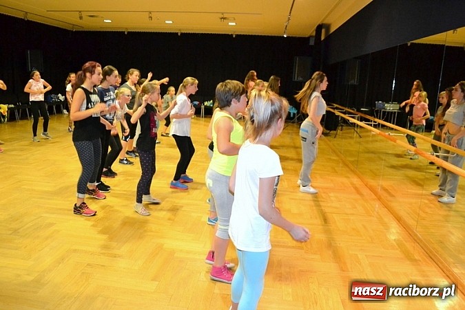 Zdjęcie w galerii na portalu naszraciborz.pl: Taniec w RCK sposobem na spędzenie wakacji  wiadomości z regionu