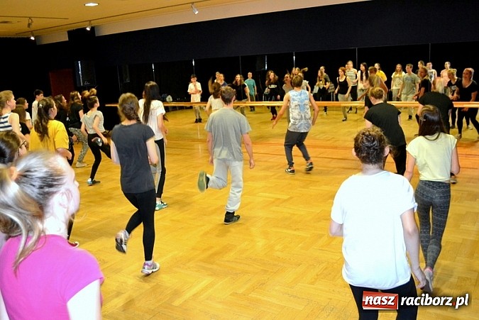 Zdjęcie w galerii na portalu naszraciborz.pl: Taniec w RCK sposobem na spędzenie wakacji  wiadomości z regionu
