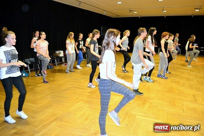 Zdjęcie w galerii na portalu naszraciborz.pl: Taniec w RCK sposobem na spędzenie wakacji  wiadomości z regionu