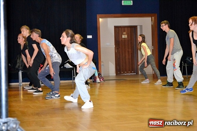 Zdjęcie w galerii na portalu naszraciborz.pl: Taniec w RCK sposobem na spędzenie wakacji  wiadomości z regionu