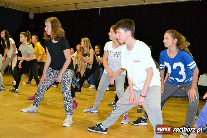 Zdjęcie w galerii na portalu naszraciborz.pl: Taniec w RCK sposobem na spędzenie wakacji  wiadomości z regionu