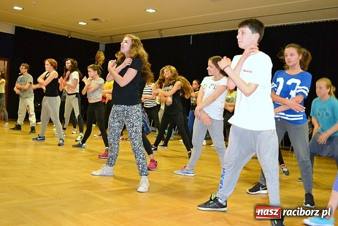 Zdjęcie w galerii na portalu naszraciborz.pl: Taniec w RCK sposobem na spędzenie wakacji  wiadomości z regionu
