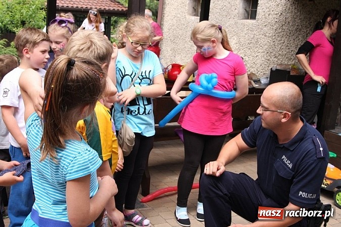 Zdjęcie w galerii na portalu naszraciborz.pl: Mundurowi z Kuźni Raciborskiej na spotkaniu z dziećmi wiadomości z regionu