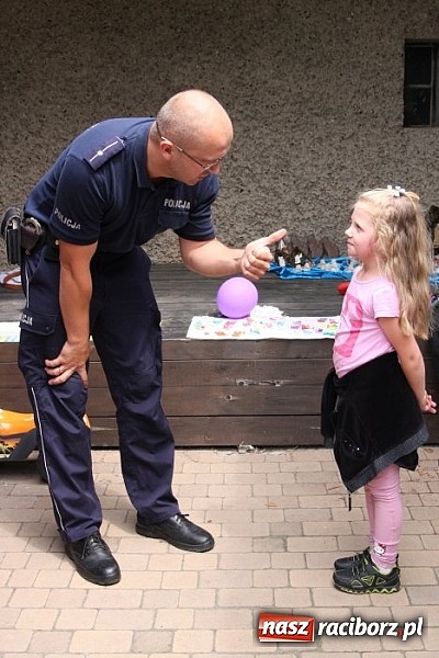 Zdjęcie w galerii na portalu naszraciborz.pl: Mundurowi z Kuźni Raciborskiej na spotkaniu z dziećmi wiadomości z regionu