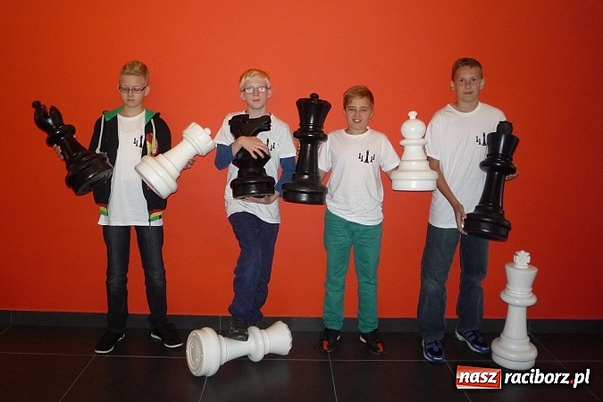 Zdjęcie w galerii na portalu naszraciborz.pl: Pierwsze koty za płoty – tworkowscy szachiści na maratonie szachowym  wiadomości z regionu