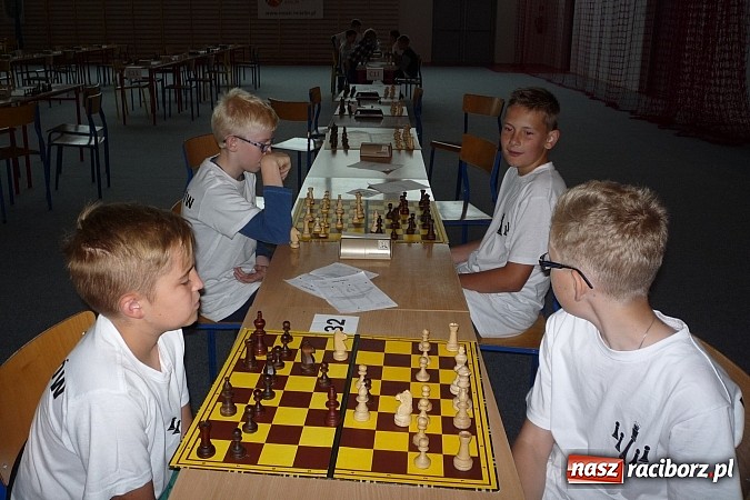 Zdjęcie w galerii na portalu naszraciborz.pl: Pierwsze koty za płoty – tworkowscy szachiści na maratonie szachowym  wiadomości z regionu