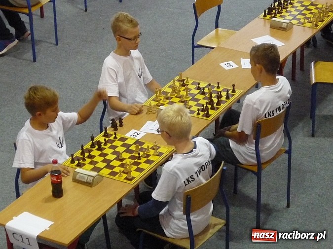 Zdjęcie w galerii na portalu naszraciborz.pl: Pierwsze koty za płoty – tworkowscy szachiści na maratonie szachowym  wiadomości z regionu
