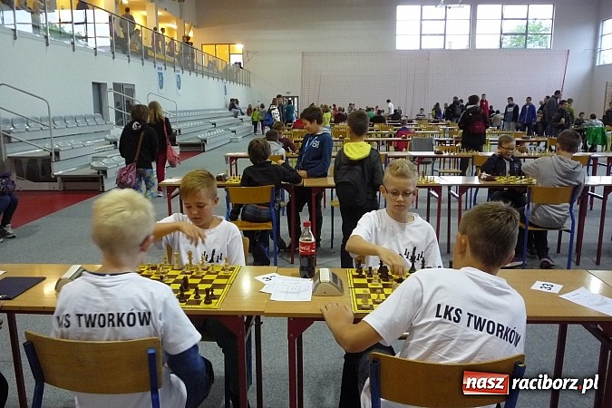 Zdjęcie w galerii na portalu naszraciborz.pl: Pierwsze koty za płoty – tworkowscy szachiści na maratonie szachowym  wiadomości z regionu