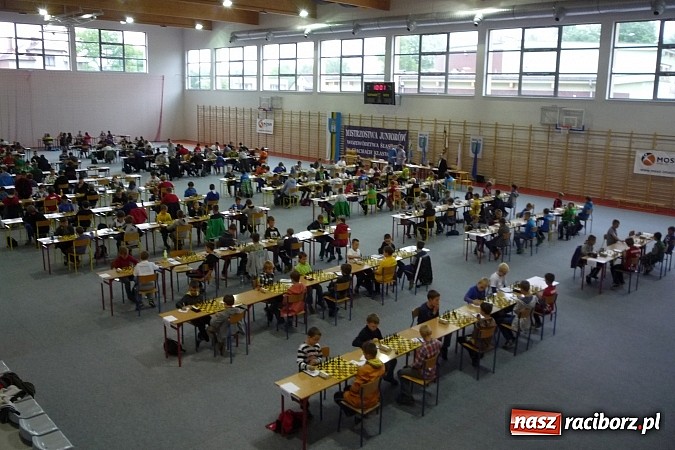 Zdjęcie w galerii na portalu naszraciborz.pl: Pierwsze koty za płoty – tworkowscy szachiści na maratonie szachowym  wiadomości z regionu