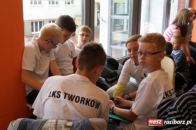 Zdjęcie w galerii na portalu naszraciborz.pl: Pierwsze koty za płoty – tworkowscy szachiści na maratonie szachowym  wiadomości z regionu