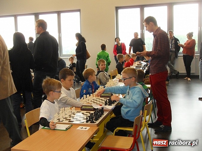 Zdjęcie w galerii na portalu naszraciborz.pl: Pierwsze koty za płoty – tworkowscy szachiści na maratonie szachowym  wiadomości z regionu