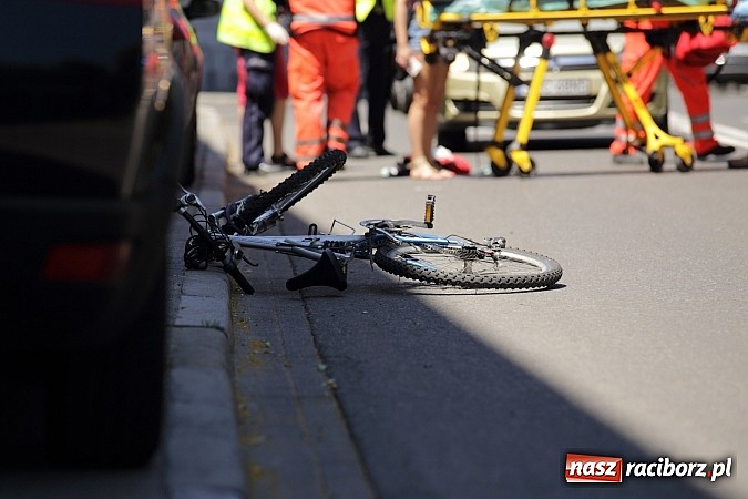 Zdjęcie w galerii na portalu naszraciborz.pl: Kierowca opla potrącił rowerzystę na ul. Wojska Polskiego wiadomości z regionu