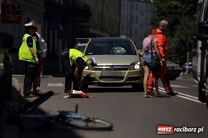 Zdjęcie w galerii na portalu naszraciborz.pl: Kierowca opla potrącił rowerzystę na ul. Wojska Polskiego wiadomości z regionu