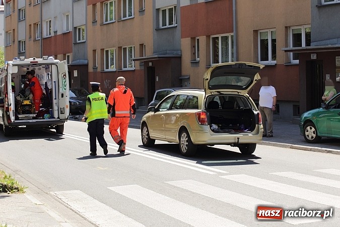 Zdjęcie w galerii na portalu naszraciborz.pl: Kierowca opla potrącił rowerzystę na ul. Wojska Polskiego wiadomości z regionu