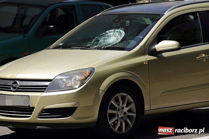 Zdjęcie w galerii na portalu naszraciborz.pl: Kierowca opla potrącił rowerzystę na ul. Wojska Polskiego wiadomości z regionu