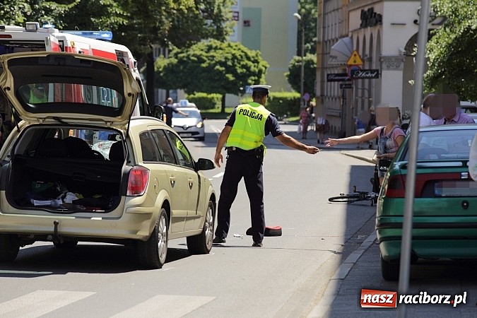 Zdjęcie w galerii na portalu naszraciborz.pl: Kierowca opla potrącił rowerzystę na ul. Wojska Polskiego wiadomości z regionu