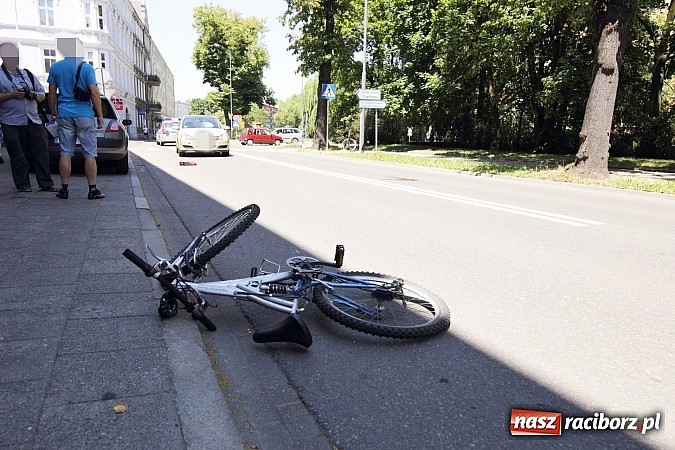 Zdjęcie w galerii na portalu naszraciborz.pl: Kierowca opla potrącił rowerzystę na ul. Wojska Polskiego wiadomości z regionu