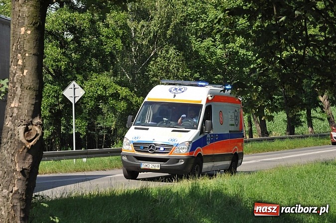 Zdjęcie w galerii na portalu naszraciborz.pl: Wypadek w Rzuchowie. TIR najechał na śmieciarkę. Ciężko ranny pracownik jej obsługi wiadomości z regionu