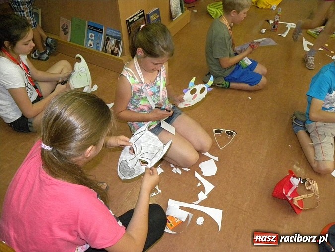 Zdjęcie w galerii na portalu naszraciborz.pl: Lato w bibliotece. Z wizytą u mieszkańców Śródziemia wiadomości z regionu
