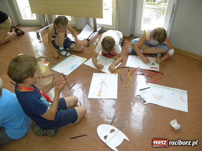 Zdjęcie w galerii na portalu naszraciborz.pl: Lato w bibliotece. Z wizytą u mieszkańców Śródziemia wiadomości z regionu