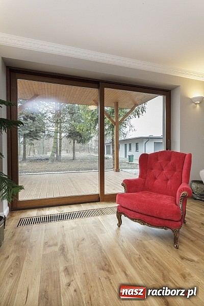 Zdjęcie w galerii na portalu naszraciborz.pl: Hurtownia Farb Grud radzi, jak odnowić drewnianą podłogę w domu wiadomości z regionu