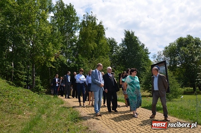 Zdjęcie w galerii na portalu naszraciborz.pl: Ogrody świata - wystawa plenerowa w Śląskim Ogrodzie Botanicznym wiadomości z regionu