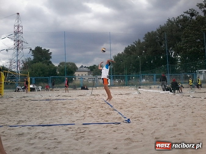 Zdjęcie w galerii na portalu naszraciborz.pl: Kolejny świetny występ plażowy młodych siatkarzy KS AZS Rafako Racibórz wiadomości z regionu