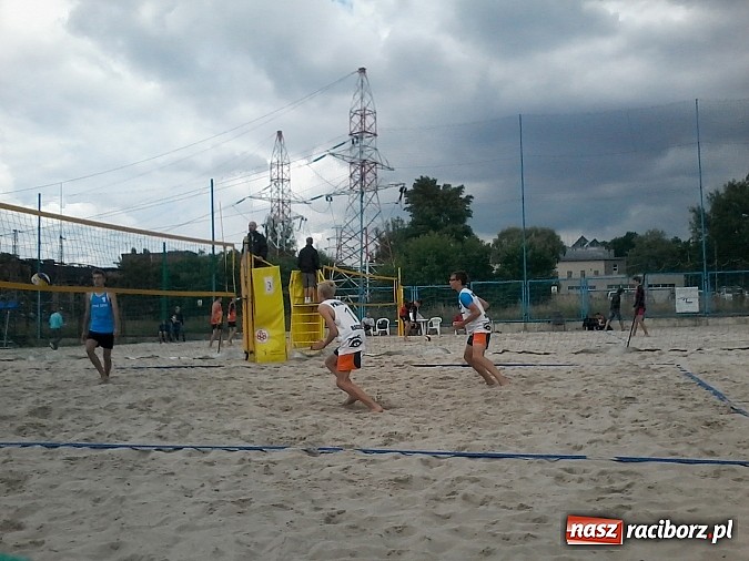 Zdjęcie w galerii na portalu naszraciborz.pl: Kolejny świetny występ plażowy młodych siatkarzy KS AZS Rafako Racibórz wiadomości z regionu