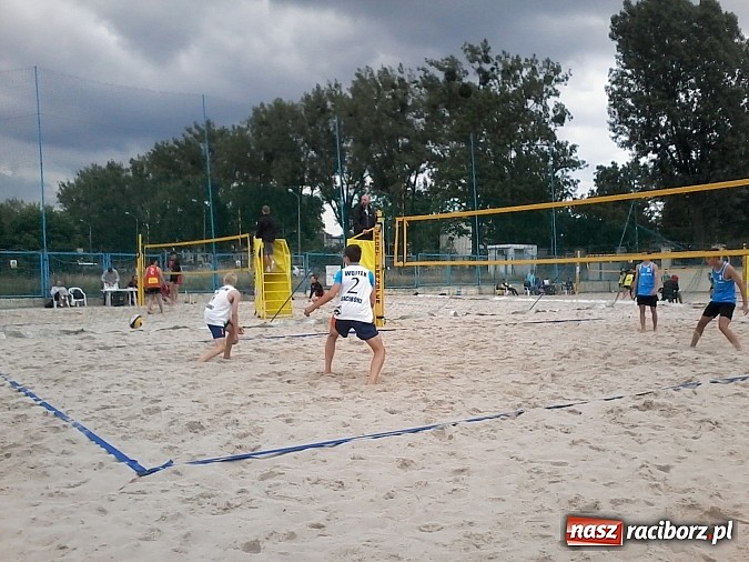 Zdjęcie w galerii na portalu naszraciborz.pl: Kolejny świetny występ plażowy młodych siatkarzy KS AZS Rafako Racibórz wiadomości z regionu