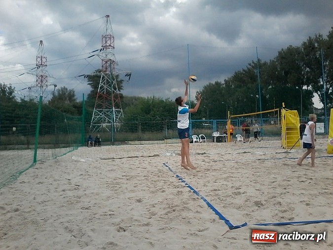 Zdjęcie w galerii na portalu naszraciborz.pl: Kolejny świetny występ plażowy młodych siatkarzy KS AZS Rafako Racibórz wiadomości z regionu
