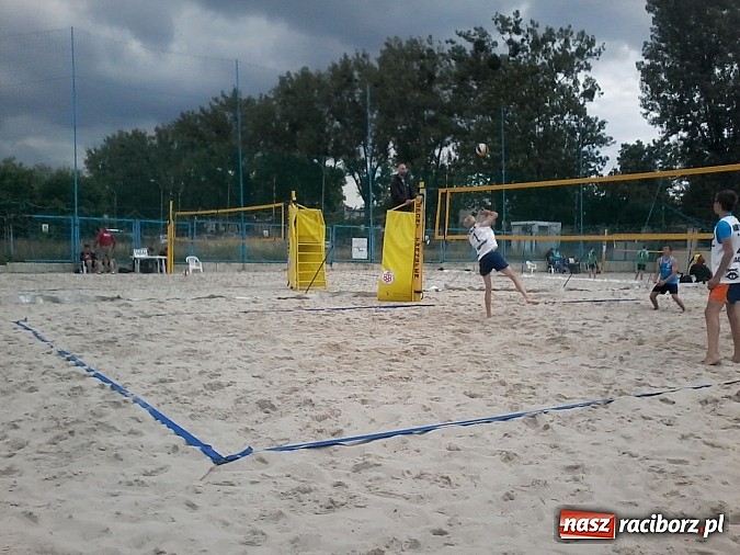 Zdjęcie w galerii na portalu naszraciborz.pl: Kolejny świetny występ plażowy młodych siatkarzy KS AZS Rafako Racibórz wiadomości z regionu