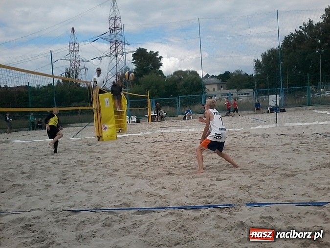 Zdjęcie w galerii na portalu naszraciborz.pl: Kolejny świetny występ plażowy młodych siatkarzy KS AZS Rafako Racibórz wiadomości z regionu