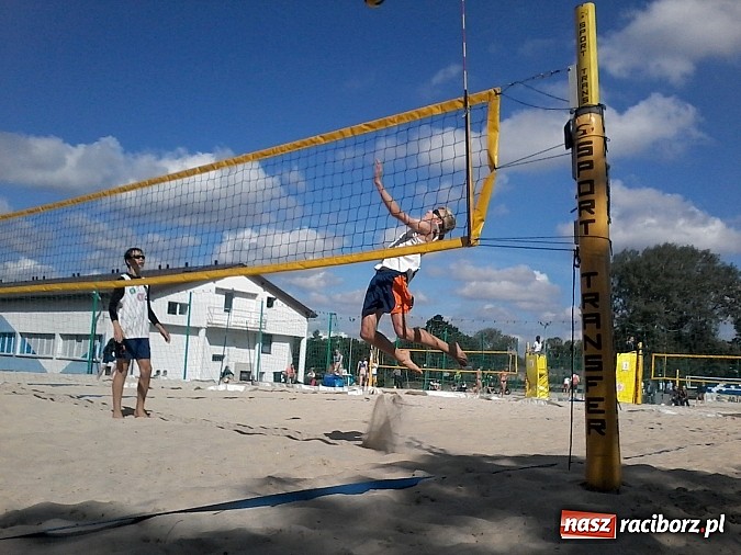 Zdjęcie w galerii na portalu naszraciborz.pl: Kolejny świetny występ plażowy młodych siatkarzy KS AZS Rafako Racibórz wiadomości z regionu
