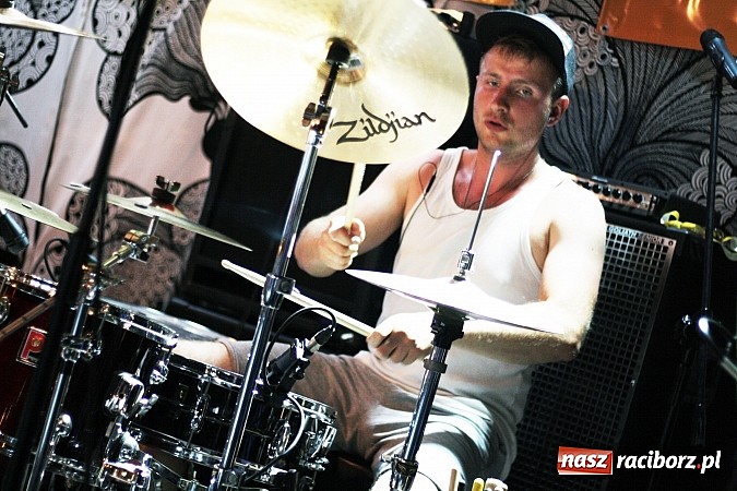 Zdjęcie w galerii na portalu naszraciborz.pl: W Olzie w klimatach reggae i rocka rozpoczęto wakacje wiadomości z regionu