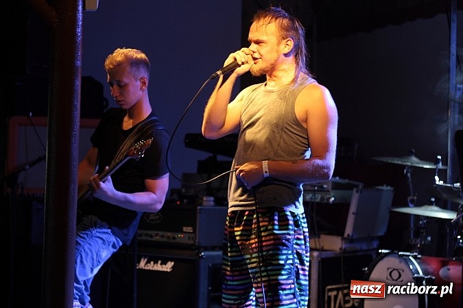 Zdjęcie w galerii na portalu naszraciborz.pl: W Olzie w klimatach reggae i rocka rozpoczęto wakacje wiadomości z regionu