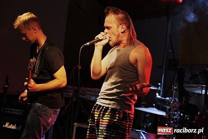 Zdjęcie w galerii na portalu naszraciborz.pl: W Olzie w klimatach reggae i rocka rozpoczęto wakacje wiadomości z regionu