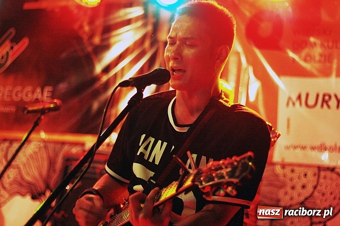Zdjęcie w galerii na portalu naszraciborz.pl: W Olzie w klimatach reggae i rocka rozpoczęto wakacje wiadomości z regionu