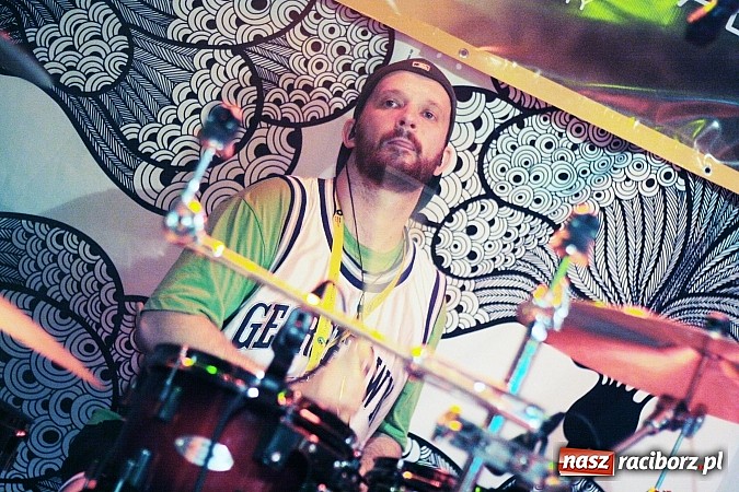 Zdjęcie w galerii na portalu naszraciborz.pl: W Olzie w klimatach reggae i rocka rozpoczęto wakacje wiadomości z regionu
