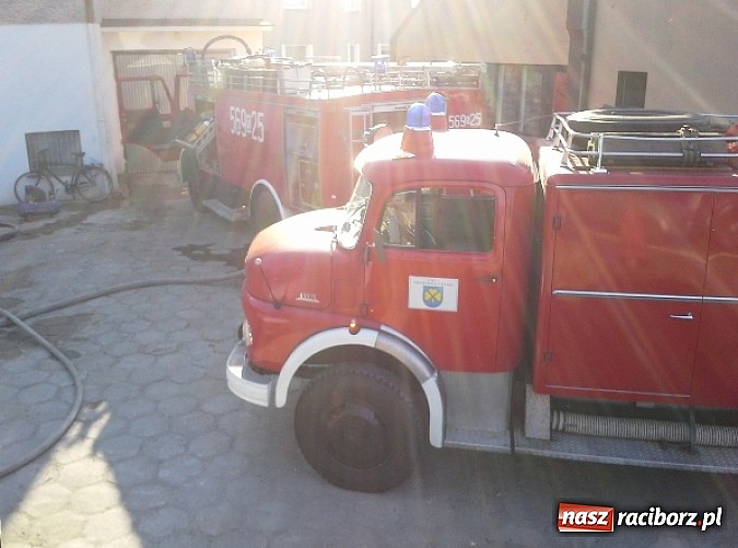 Zdjęcie w galerii na portalu naszraciborz.pl: Pożar na ul. I Armii w Pietrowicach Wielkich wiadomości z regionu