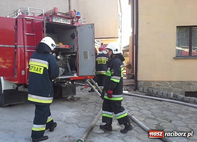 Zdjęcie w galerii na portalu naszraciborz.pl: Pożar na ul. I Armii w Pietrowicach Wielkich wiadomości z regionu