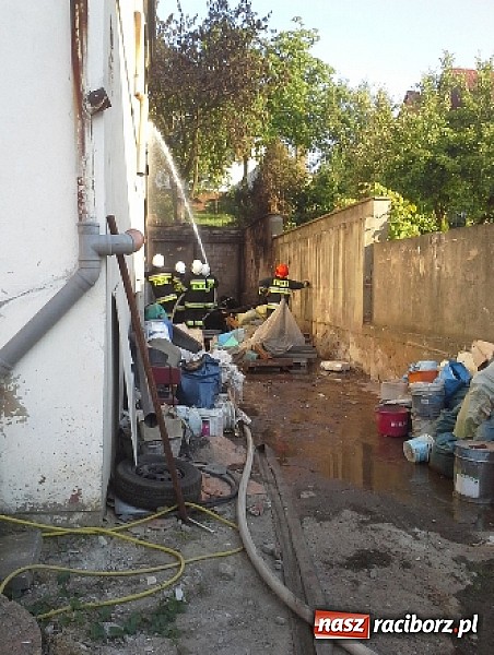 Zdjęcie w galerii na portalu naszraciborz.pl: Pożar na ul. I Armii w Pietrowicach Wielkich wiadomości z regionu